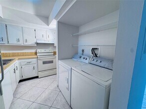 7569 W Sunrise Blvd in Plantation, FL - Building Photo - Building Photo