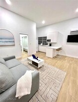 2881 Santa Barbara Blvd in Naples, FL - Building Photo