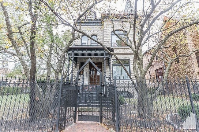 1427 N Hoyne Ave-Unit -1F in Chicago, IL - Building Photo - Building Photo