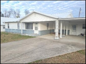 1202 N Holly St in Beebe, AR - Building Photo