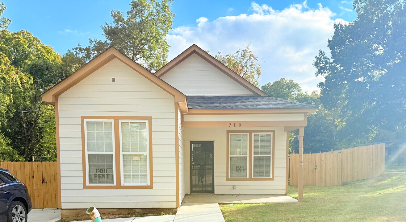 719 Marsh Ave in Memphis, TN - Building Photo