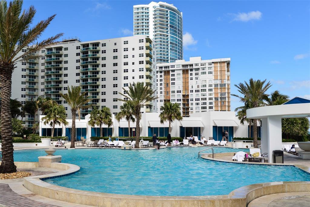 3101 S Ocean Dr, Unit 404 in Hollywood, FL - Foto de edificio