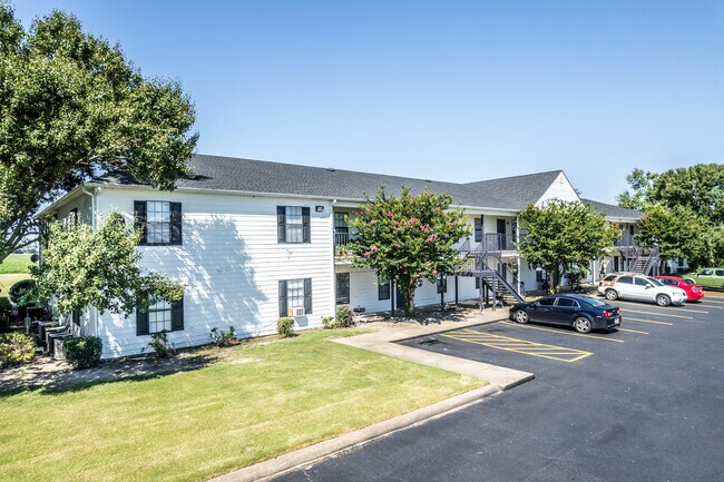 Riverchase Apartments in Robinsonville, MS - Building Photo - Building Photo