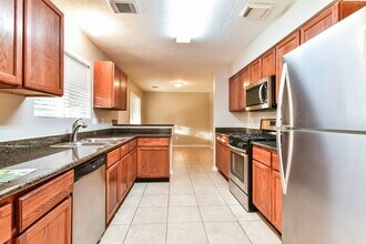 6803 Hedgewick Dr in Houston, TX - Building Photo - Building Photo