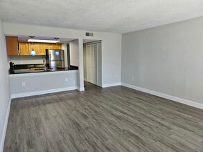 Westhaven Residence in Tampa, FL - Foto de edificio - Building Photo