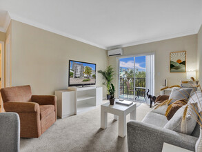 3000 Riomar St in Fort Lauderdale, FL - Building Photo - Building Photo
