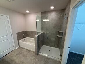 1502 Salt Springs Dr in Saline, MI - Building Photo - Building Photo