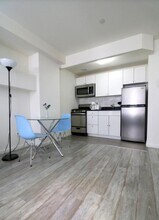 521 W 48th St in New York, NY - Building Photo - Building Photo