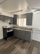 2839 Francis Ave, Unit 204 in Los Angeles, CA - Building Photo - Building Photo