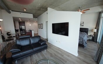 250 Pharr Rd NE, Unit 1907 in Atlanta, GA - Foto de edificio - Building Photo