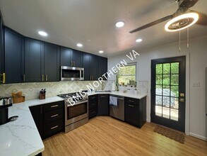 6413 Berkshire Dr in Alexandria, VA - Building Photo - Building Photo