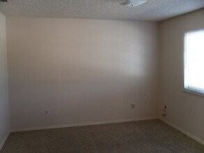 4098 Weymouth Ln in Sacramento, CA - Foto de edificio - Building Photo