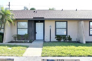 2321 Trinidad Ct in Kissimmee, FL - Building Photo