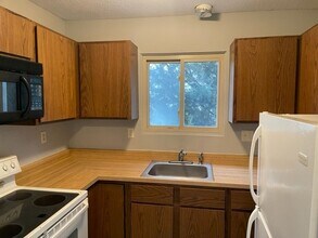 902 Hartwell Dr in Savoy, IL - Building Photo - Building Photo