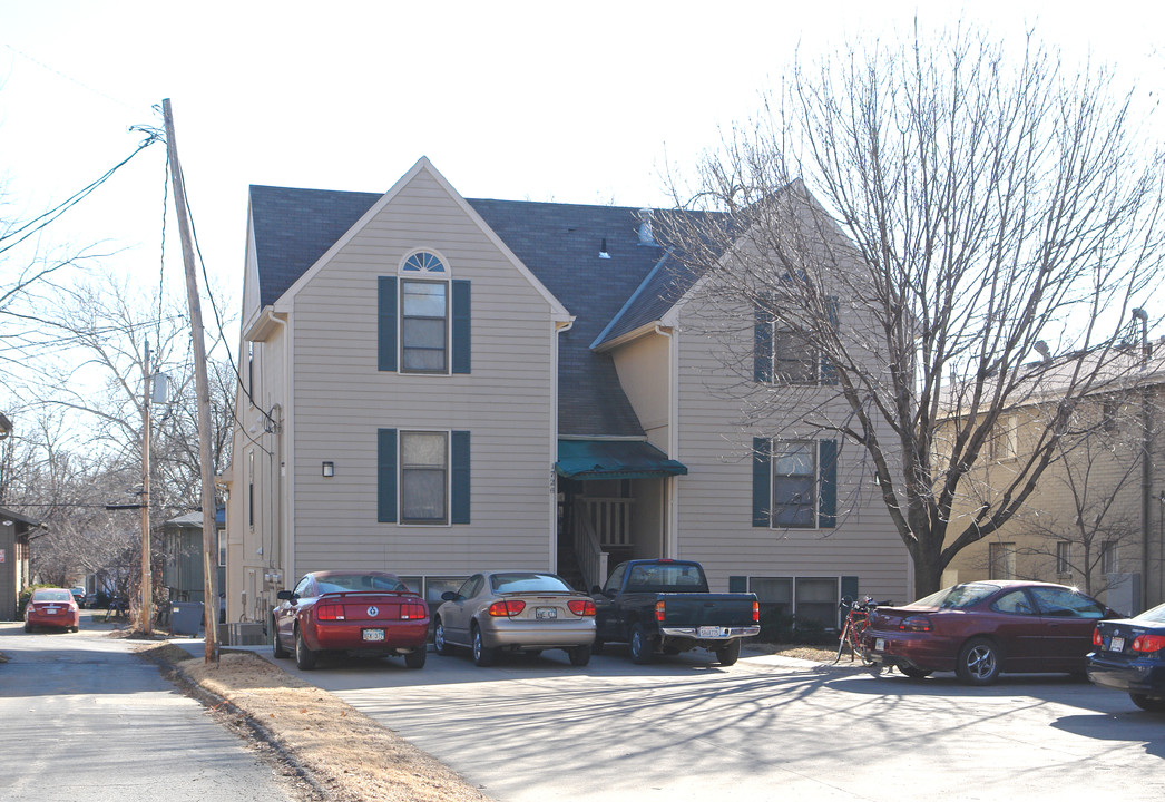 1726 Ohio St in Lawrence, KS - Foto de edificio