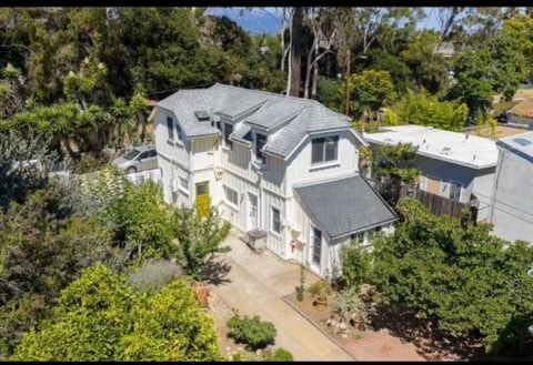 822 Orange Ave, Unit A in Santa Barbara, CA - Foto de edificio - Building Photo