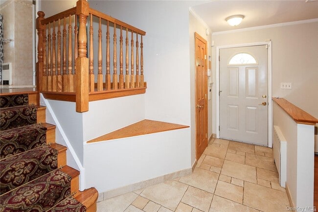 91 Birchwood Park Dr in Syosset, NY - Foto de edificio - Building Photo