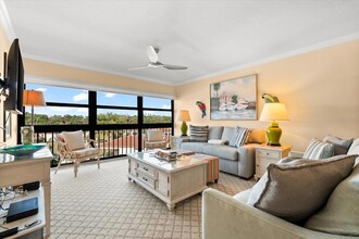 110 Vista Hermosa Cir, Unit 304 in Sarasota, FL - Building Photo - Building Photo