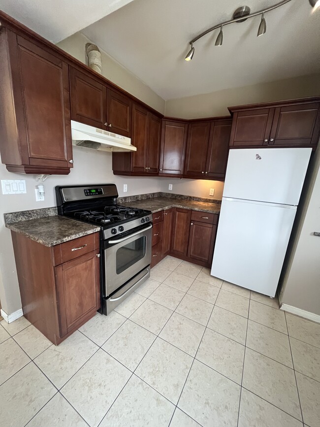 152 Wesley St in Moncton, NB - Building Photo - Building Photo