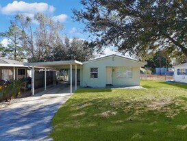 42 Princeton Ave in Frostproof, FL - Building Photo