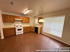 1606 Kingsbridge in San Antonio, TX - Building Photo - Building Photo