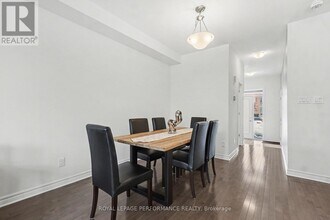 664 Aubépines Dr in Ottawa, ON - Building Photo - Building Photo