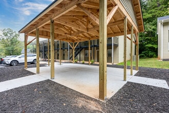 Bethabara Village in Winston-Salem, NC - Foto de edificio - Building Photo