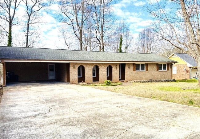 399 Wayward Wind Dr SW in Lilburn, GA - Building Photo - Building Photo