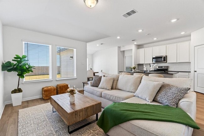 120 Honey Bee Rd in Jarrell, TX - Building Photo - Building Photo