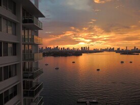 1000 West Ave, Unit #1420 in Miami Beach, FL - Building Photo