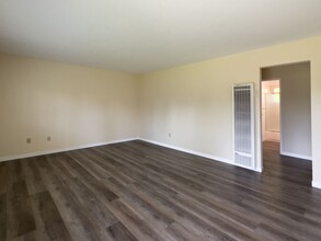 Seminary, 449-479* in Napa, CA - Building Photo - Interior Photo