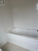 4 Vinewood Cres in Barrie, ON - Building Photo - Building Photo