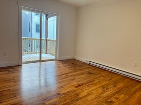 15 Murray Ct, Unit #1 in Boston, MA - Building Photo