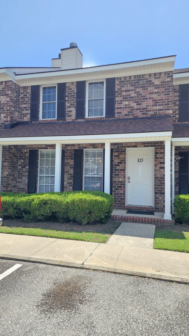 property at 103 Sandlewood Dr