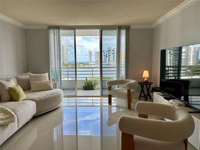 3300 NE 192 St in Aventura, FL - Building Photo - Building Photo