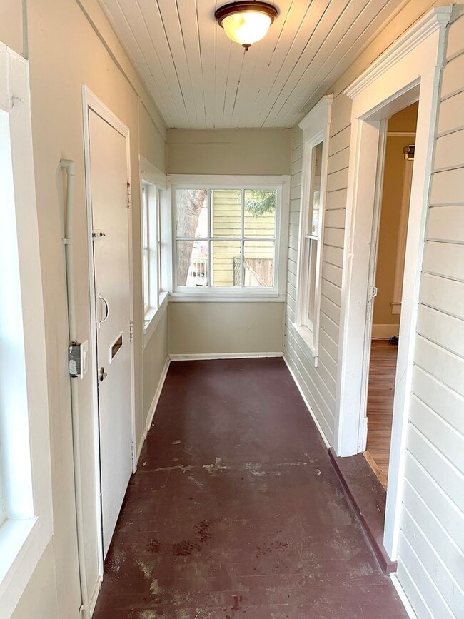 122 NE Beech St in Portland, OR - Building Photo - Building Photo