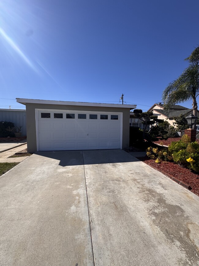 15419 Cimarron Ave in Gardena, CA - Foto de edificio - Building Photo