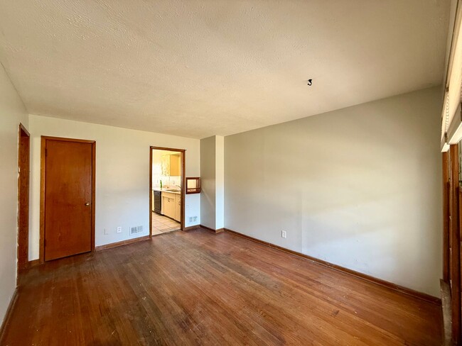 2263 S Glendale St in Wichita, KS - Building Photo - Building Photo