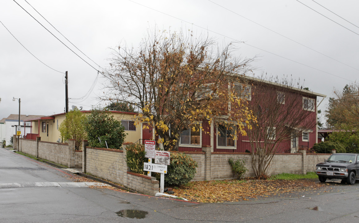 Little Woods Mobile Villa in Petaluma, CA - Building Photo