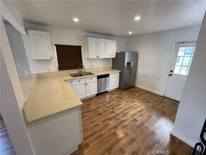 1407 S Ross St in Santa Ana, CA - Foto de edificio - Building Photo