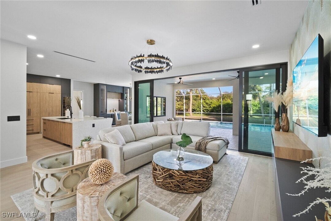 1677 Northgate Dr in Naples, FL - Building Photo