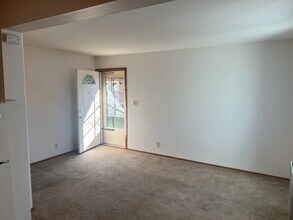 Norwich East in St. Francis, WI - Foto de edificio - Building Photo