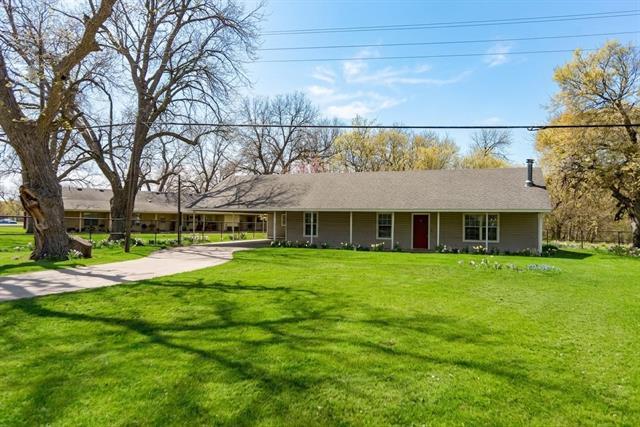 3311 E FM 813 in Palmer, TX - Building Photo - Building Photo