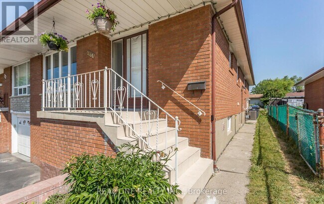 1161 Shadeland Dr in Mississauga, ON - Building Photo - Building Photo