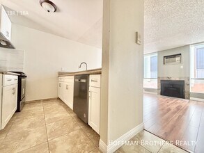 1225 N Cherokee Ave, Unit 107 in Los Angeles, CA - Foto de edificio - Building Photo