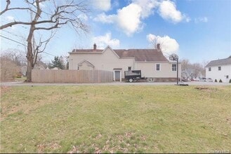 2 Rockland Ave in Nanuet, NY - Building Photo - Building Photo