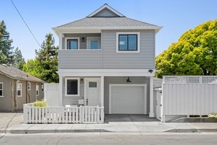 641 Center St in Healdsburg, CA - Building Photo