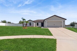 1975 Piedmont Ct in Mascotte, FL - Building Photo