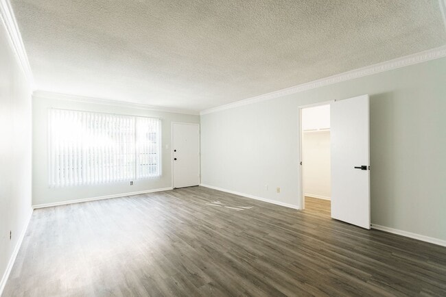 970 N. Serrano Ave. in Los Angeles, CA - Foto de edificio - Building Photo