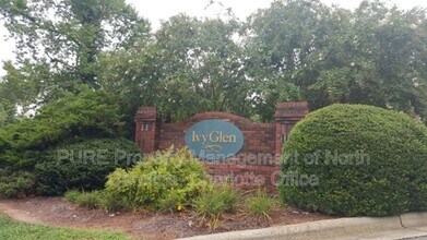 711 Ivy Glen Dr in Winston-Salem, NC - Building Photo - Building Photo